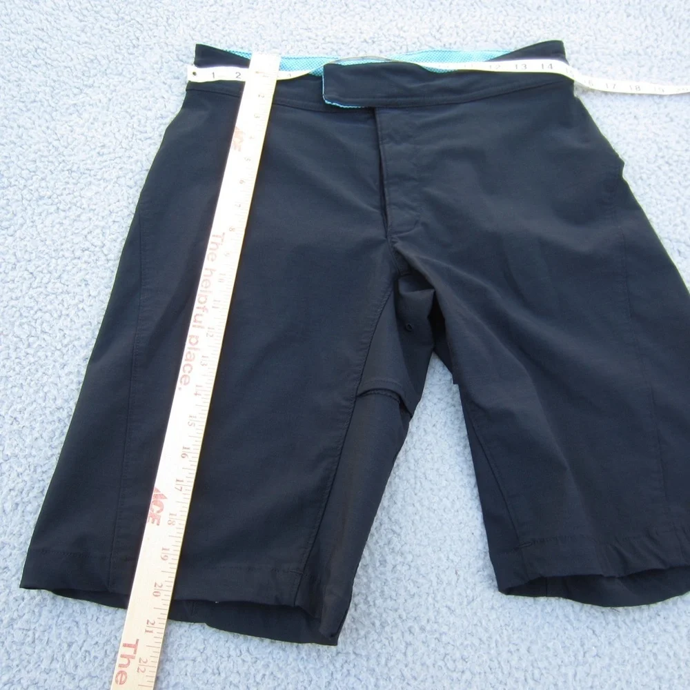 Vintage NIKE Shorts Mens M Black Back Zip‎ Pocket Knee Length Vented Hood /Loop